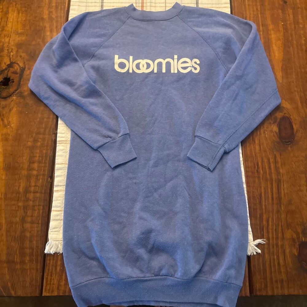 Bloomingdale-s Women's Blue and Navy Sweatshirt